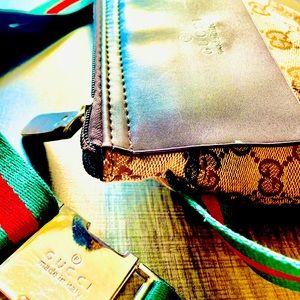 ✨✨AUTHENTIC GUCCI- DOUBLE POCKET MONOGRAM BELT BAG